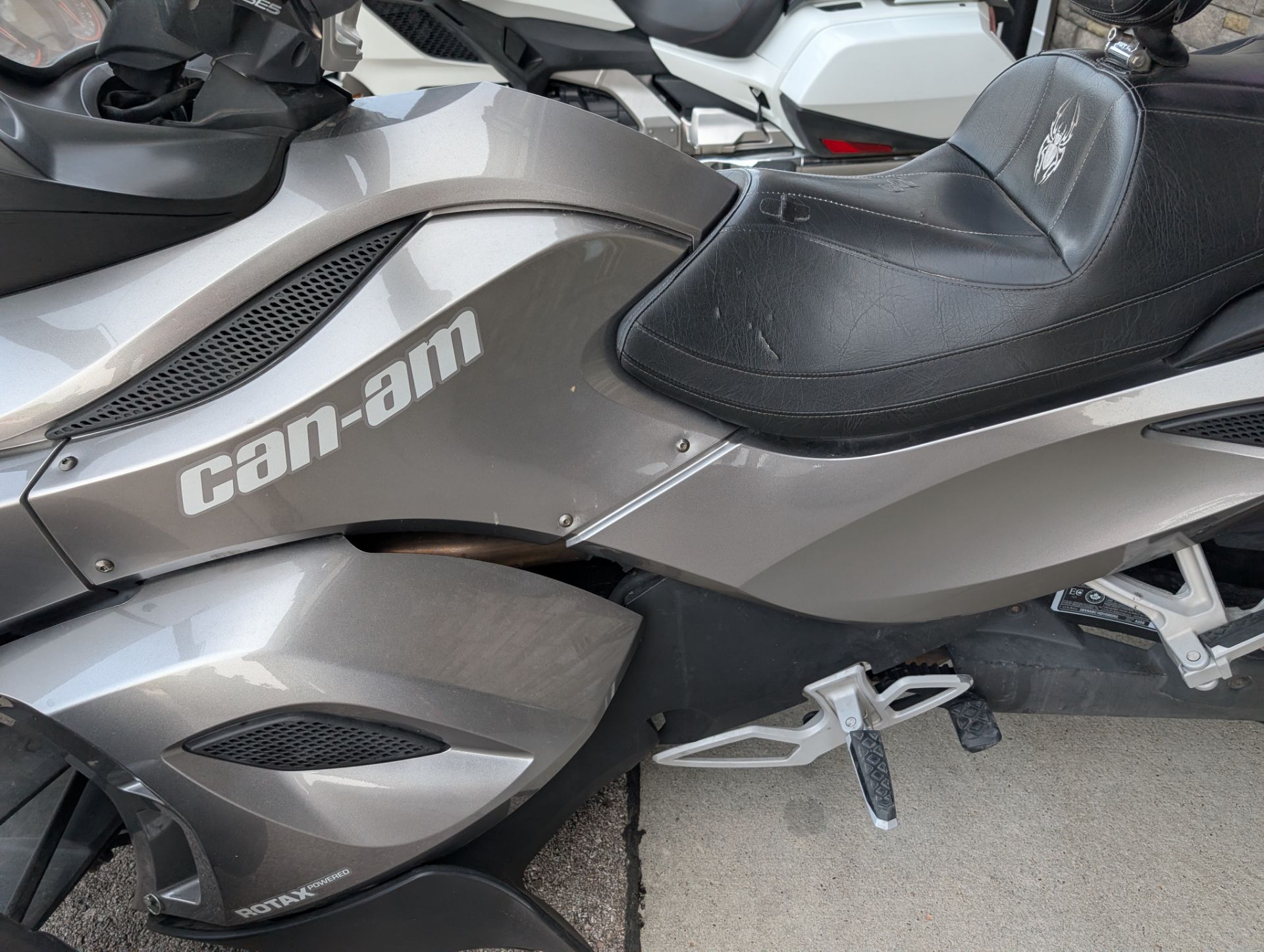 Pre-Owned 2013 Can-Am Spyder® RS SE5 - Image 9