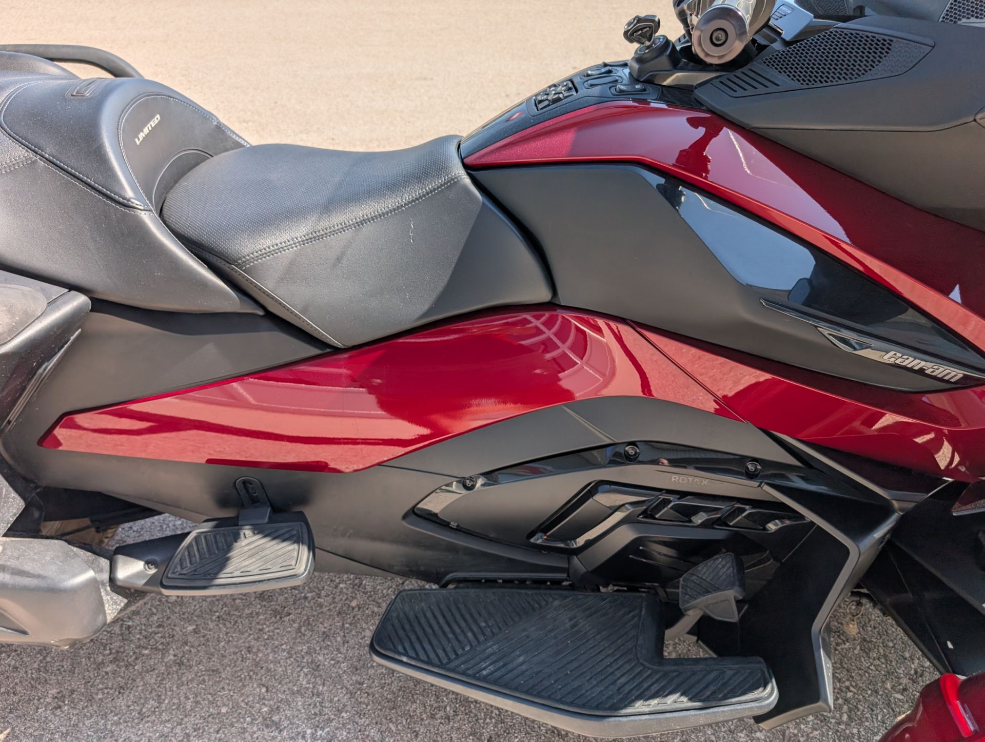 Pre-Owned 2021 Can-Am Spyder RT Limited For Sale - Image 11