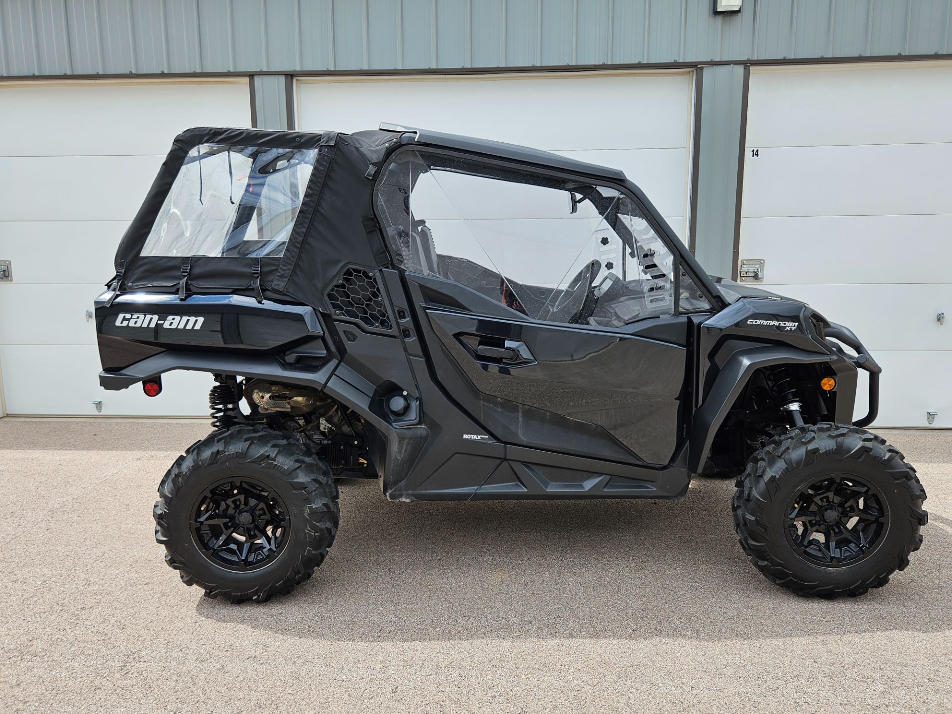 Pre-Owned 2022 Can-Am Commander XT 700 - Image 7