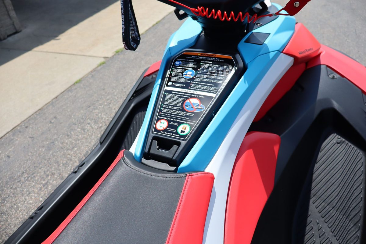 2025 Yamaha JetBlaster DLX 2-Up WaveRunner – Lightweight Two-Seat Rec Lite Watercraft - Image 9