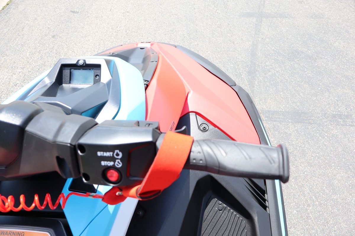 2025 Yamaha JetBlaster DLX 2-Up WaveRunner – Lightweight Two-Seat Rec Lite Watercraft - Image 11