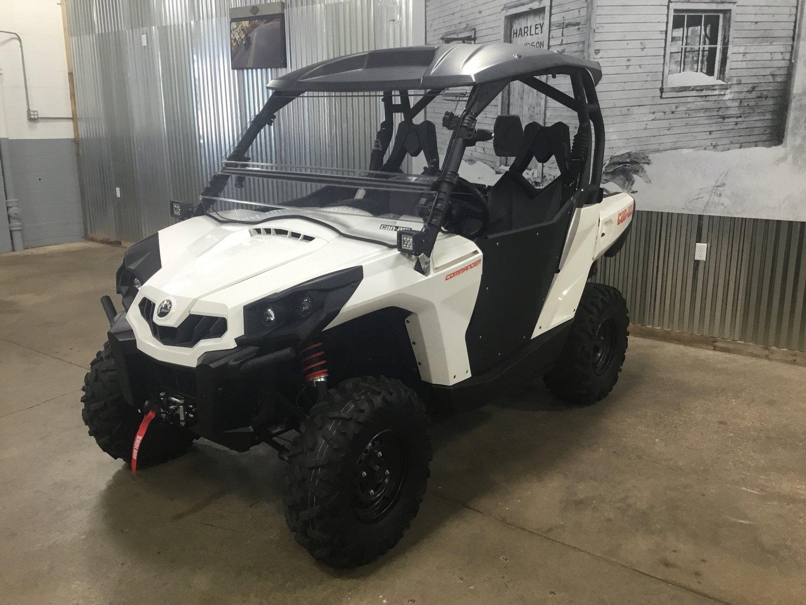 Pre-Owned 2020 Can-Am Commander 800R Side-by-Side - White